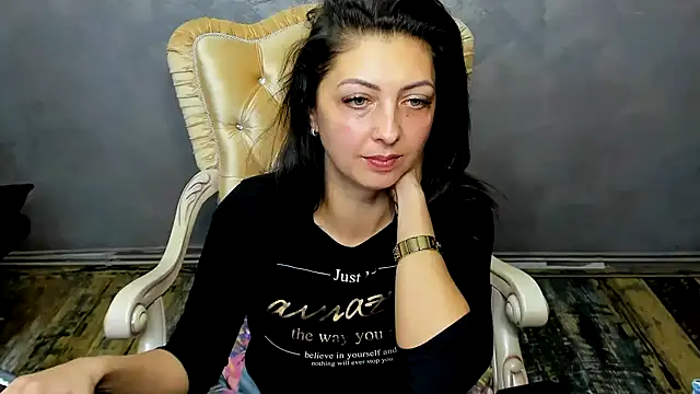 Snapshot of DivinSandra chatting on 12-21-24, 08:39 DivinSandra online show from 12-21-24, 08:39