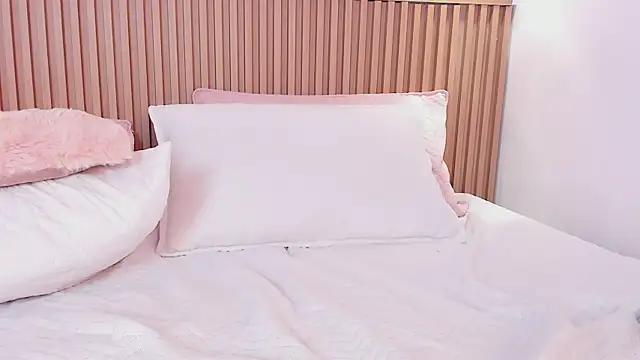 Bella reaset18 online show from 12-21-24, 07:24