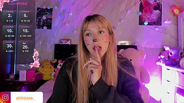 ariana rosse   online show from 10-31-25, 08:59