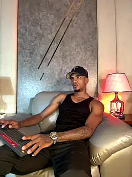 AaronCruz  online show from 11-18-25, 08:46