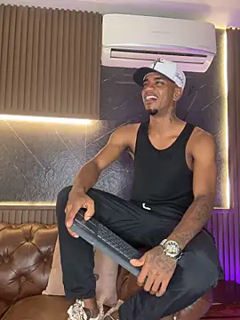 AaronCruz  online show from 02-28-26, 12:00