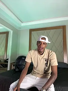 AaronCruz  online show from 03-11-26, 02:28