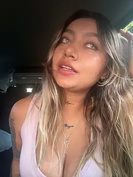 amanda-medrano1 online show from 12-15-25, 02:21