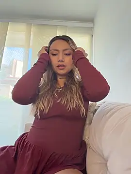 amanda-medrano1 online show from 05-20-26, 03:29