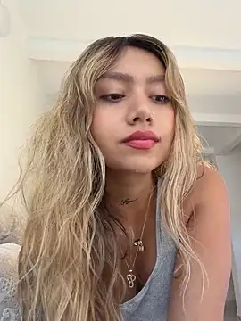amanda-medrano1 online show from 05-27-26, 01:52