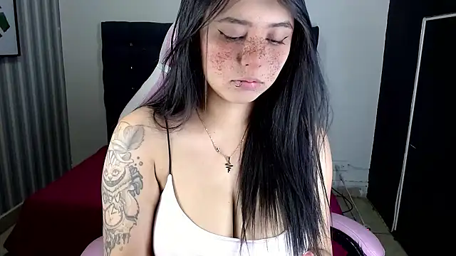 sarah moon2 online show from 01-30-25, 04:13