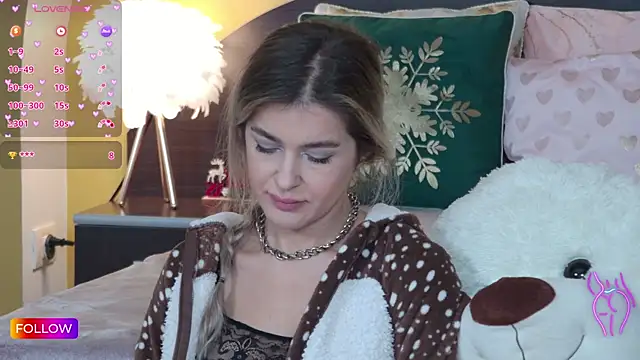 Snapshot of Sarah-Hart chatting on 12-14-24, 05:40 Sarah-Hart online show from 12-14-24, 05:40