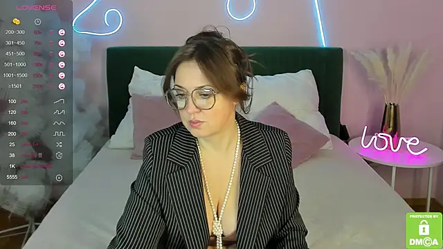 Snapshot of TiffanyWills chatting on 12-10-24, 03:20 TiffanyWills online show from 12-10-24, 03:20