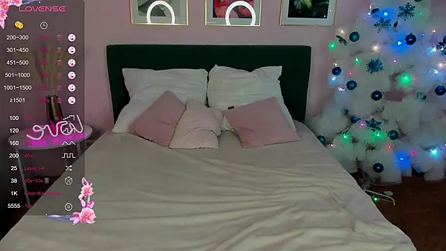Snapshot of TiffanyWills chatting on 12-30-24, 06:09 TiffanyWills online show from 12-30-24, 06:09