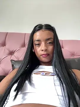 Snapshot of Laura_fernandezII chatting on 03-10-25, 06:01 Laura fernandezII online show from 03-10-25, 06:01