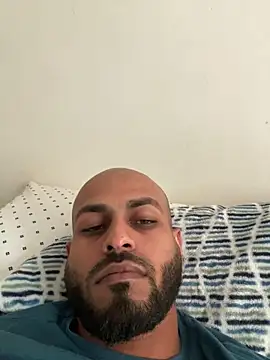 Snapshot of islandvybee55 chatting on 02-15-25, 10:10 islandvybee55 online show from 02-15-25, 10:10