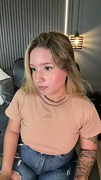 Snapshot of MiaPetit_ chatting on 11-02-25, 06:21 MiaPetit  online show from 11-02-25, 06:21