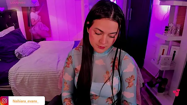 NahiaraEvans  online show from 10-10-25, 05:39