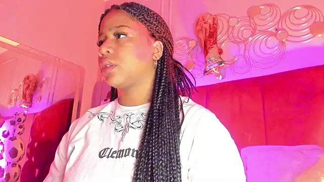 Sofi Fox  online show from 07-10-26, 04:28