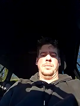 Snapshot of Titanhoott chatting on 12-28-24, 09:52 Titanhoott online show from 12-28-24, 09:52