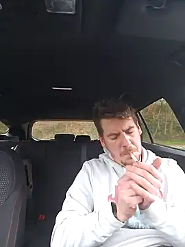 Snapshot of Titanhoott chatting on 01-04-25, 11:33 Titanhoott online show from 01-04-25, 11:33