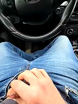 Snapshot of Titanhoott chatting on 01-08-25, 09:42 Titanhoott online show from 01-08-25, 09:42