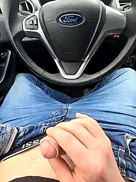 Snapshot of Titanhoott chatting on 01-10-25, 01:20 Titanhoott online show from 01-10-25, 01:20