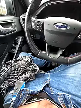 Snapshot of Titanhoott chatting on 01-20-25, 12:49 Titanhoott online show from 01-20-25, 12:49