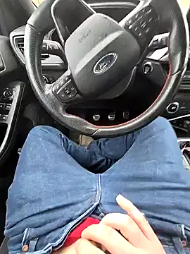 Snapshot of Titanhoott chatting on 01-27-25, 11:11 Titanhoott online show from 01-27-25, 11:11