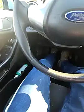 Snapshot of Titanhoott chatting on 02-18-25, 11:55 Titanhoott online show from 02-18-25, 11:55