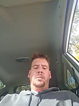 Snapshot of Titanhoott chatting on 10-30-25, 12:50 Titanhoott online show from 10-30-25, 12:50