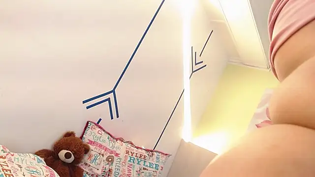 Snapshot of EsmeraldaSantoss chatting on 01-29-25, 03:47 EsmeraldaSantoss online show from 01-29-25, 03:47