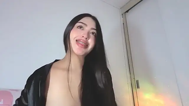 Sweet-Sophiee online show from 04-05-26, 03:15