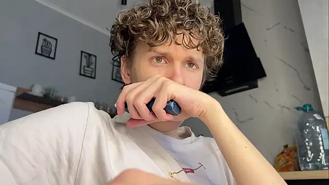 Snapshot of alyx_garden chatting on 02-28-26, 10:27 alyx garden online show from 02-28-26, 10:27