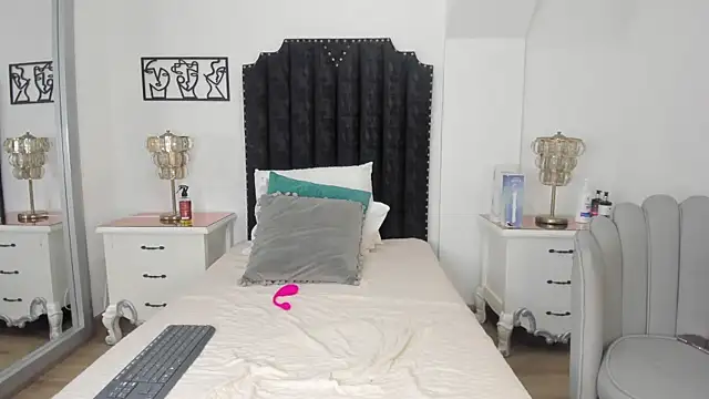  chloe adams online show from 11-15-25, 03:15