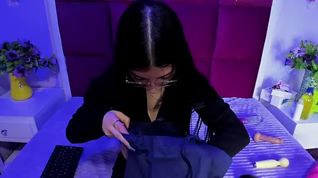 Snapshot of Katty_Queen chatting on 09-24-25, 12:30 Katty Queen online show from 09-24-25, 12:30