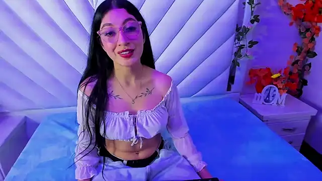 Snapshot of Katty_Queen chatting on 10-15-25, 07:25 Katty Queen online show from 10-15-25, 07:25