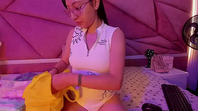 Snapshot of Katty_Queen chatting on 07-24-26, 01:42 Katty Queen online show from 07-24-26, 01:42