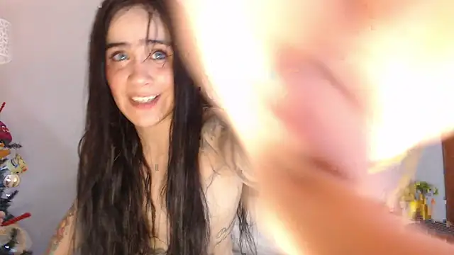 Snapshot of Kimandyuk chatting on 12-19-24, 01:39 Kimandyuk online show from 12-19-24, 01:39