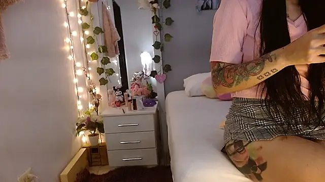 Snapshot of Kimandyuk chatting on 03-21-25, 01:56 Kimandyuk online show from 03-21-25, 01:56