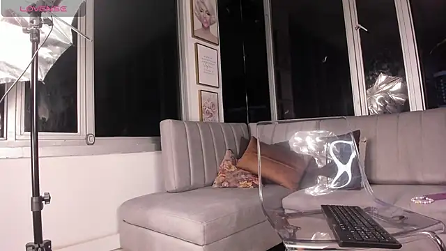 Snapshot of Megan_Lim chatting on 02-11-25, 10:37 Megan Lim online show from 02-11-25, 10:37