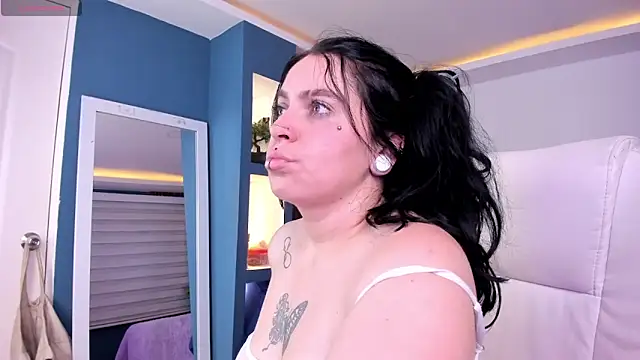 Lucy Smith2 online show from 02-07-25, 03:34