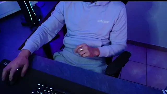 Snapshot of Vlad230323 chatting on 12-04-24, 04:16 Vlad230323 online show from 12-04-24, 04:16