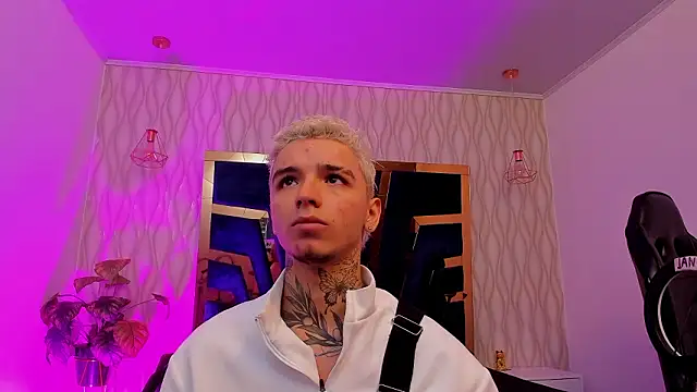 Ian Castillo  online show from 02-05-26, 05:12