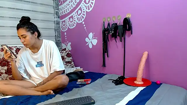 AntonellaAndNoah online show from 02-11-26, 05:12