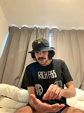 Snapshot of wolfwhite95 chatting on 11-11-25, 01:33 wolfwhite95 online show from 11-11-25, 01:33