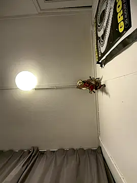 Snapshot of wolfwhite95 chatting on 11-14-25, 11:57 wolfwhite95 online show from 11-14-25, 11:57