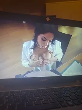 Snapshot of wolfwhite95 chatting on 02-12-26, 01:11 wolfwhite95 online show from 02-12-26, 01:11