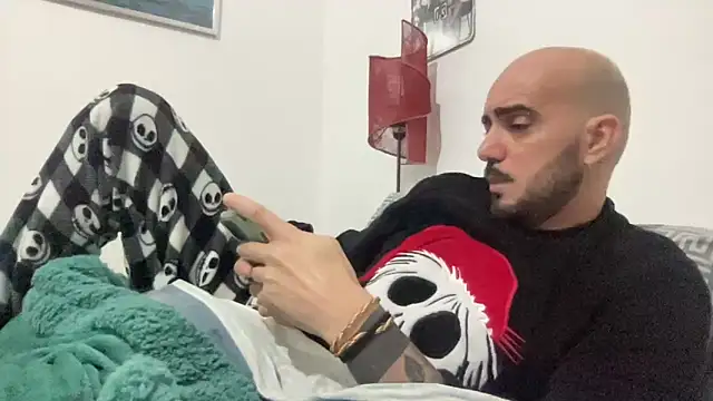 alessandromori91 online show from 12-14-25, 07:40