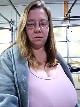 Snapshot of MsShelby40 chatting on 12-04-24, 10:08 MsShelby40 online show from 12-04-24, 10:08