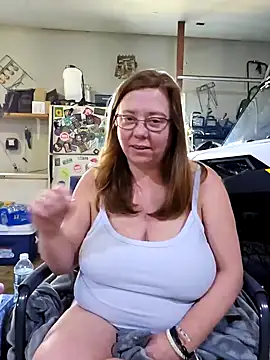 Snapshot of MsShelby40 chatting on 12-17-24, 06:42 MsShelby40 online show from 12-17-24, 06:42