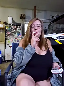 Snapshot of MsShelby40 chatting on 12-17-24, 10:32 MsShelby40 online show from 12-17-24, 10:32