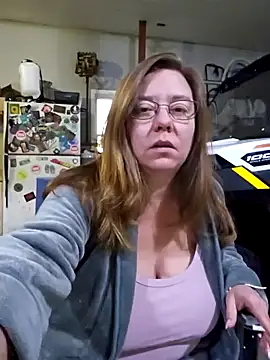 Snapshot of MsShelby40 chatting on 12-26-24, 10:31 MsShelby40 online show from 12-26-24, 10:31