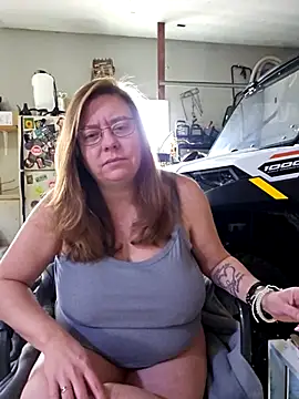 Snapshot of MsShelby40 chatting on 12-28-24, 05:14 MsShelby40 online show from 12-28-24, 05:14