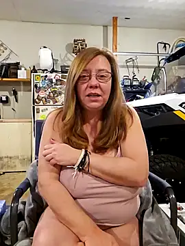 Snapshot of MsShelby40 chatting on 01-02-25, 10:22 MsShelby40 online show from 01-02-25, 10:22